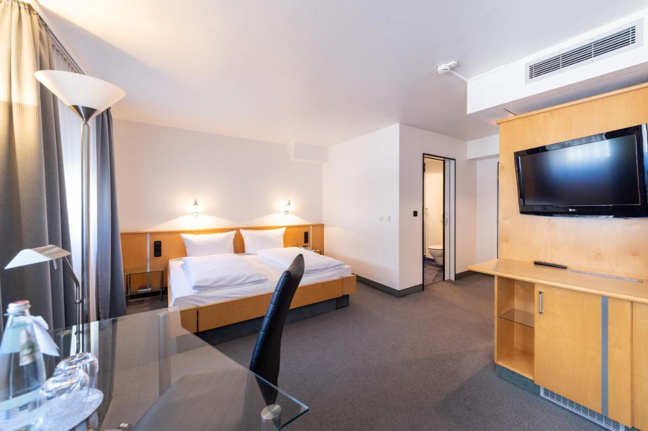 Hotel Ross ชไวน์ฟอร์ท ภายนอก รูปภาพ