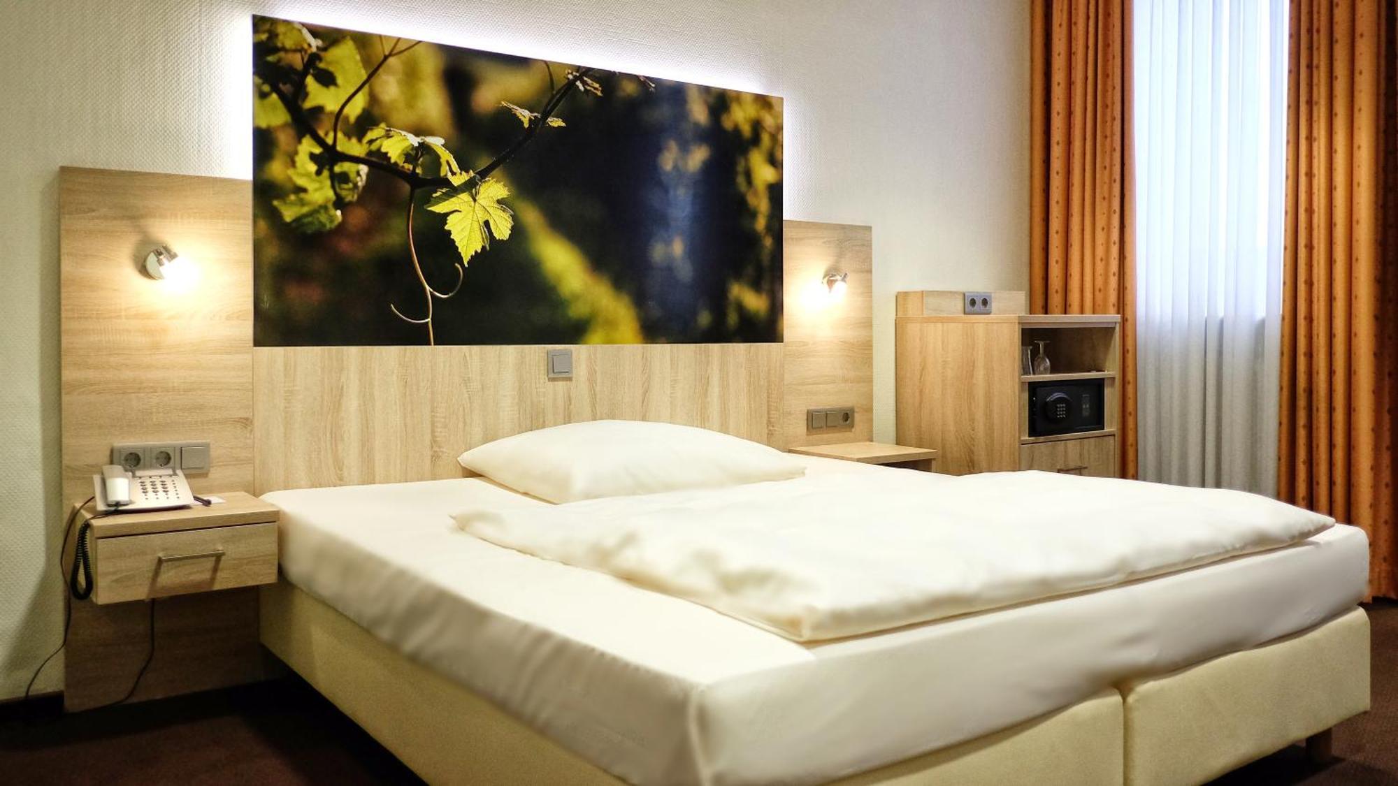 Hotel Ross ชไวน์ฟอร์ท ภายนอก รูปภาพ