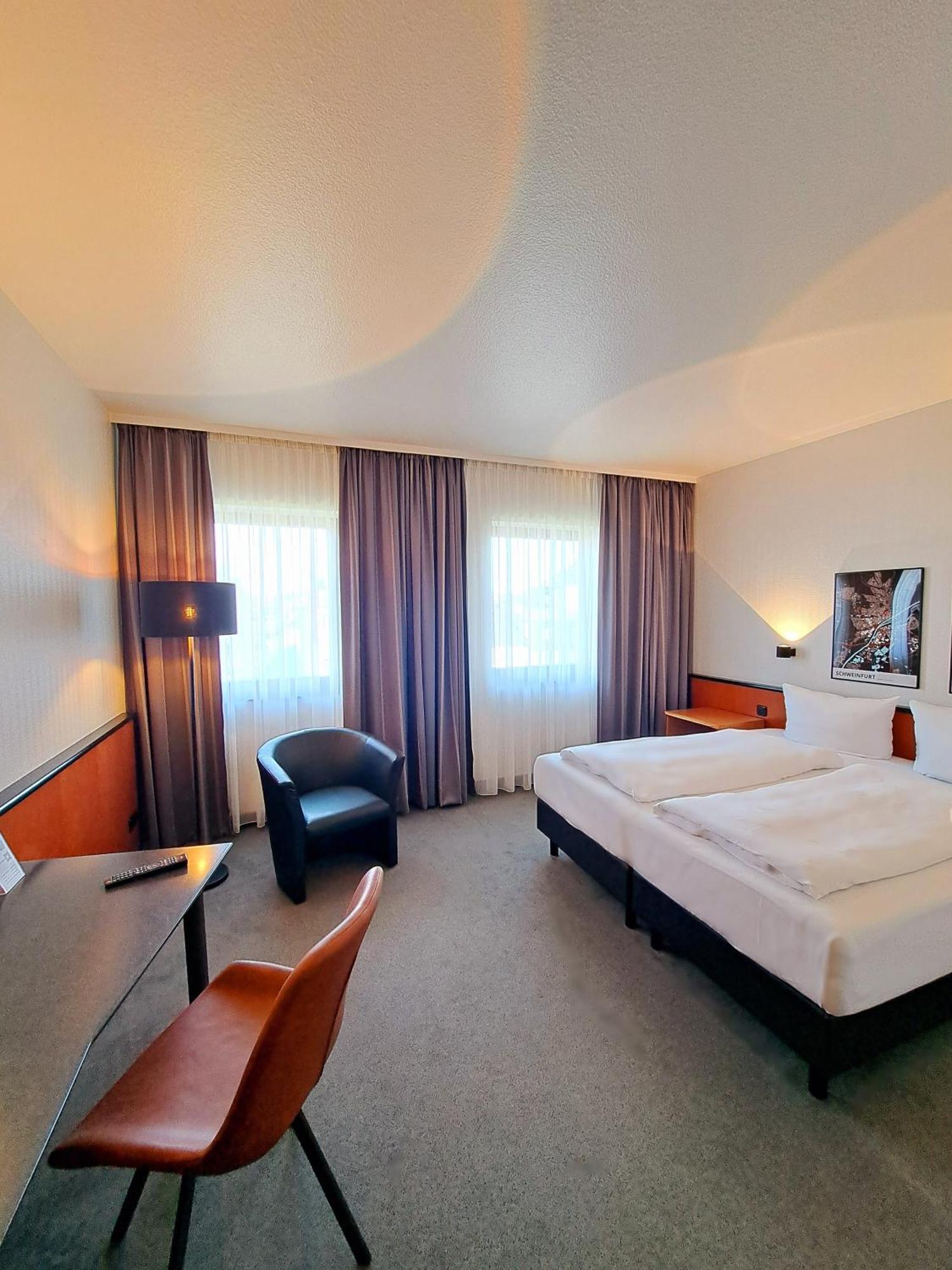 Hotel Ross ชไวน์ฟอร์ท ภายนอก รูปภาพ